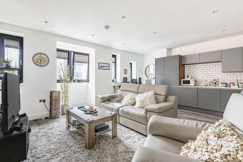 Property photo 3 of 10 Living Room