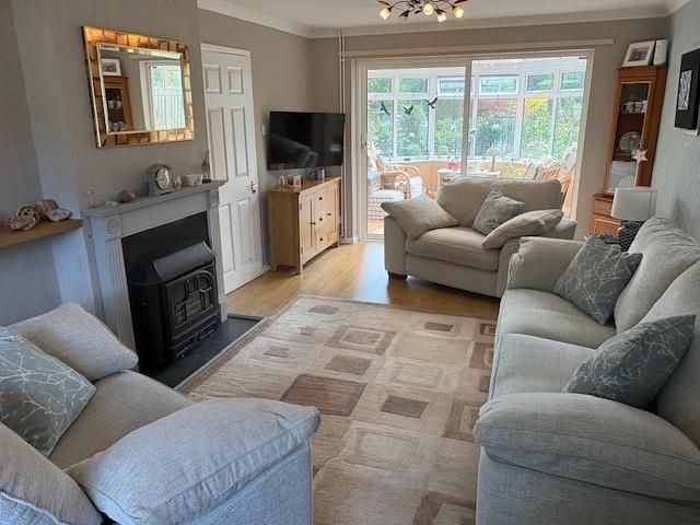 Property photo 2 of 18 15 Manor - Copy.Jpg