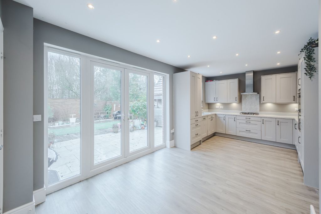 Property photo 2 of 20 5293691