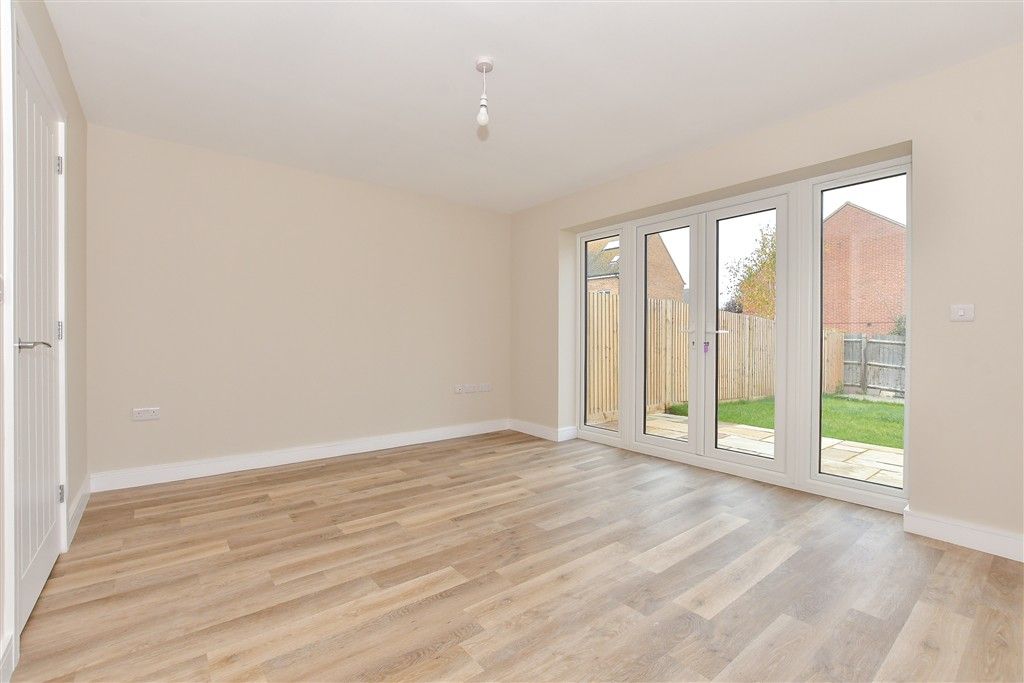 Property photo 3 of 11 Lounge/Diner