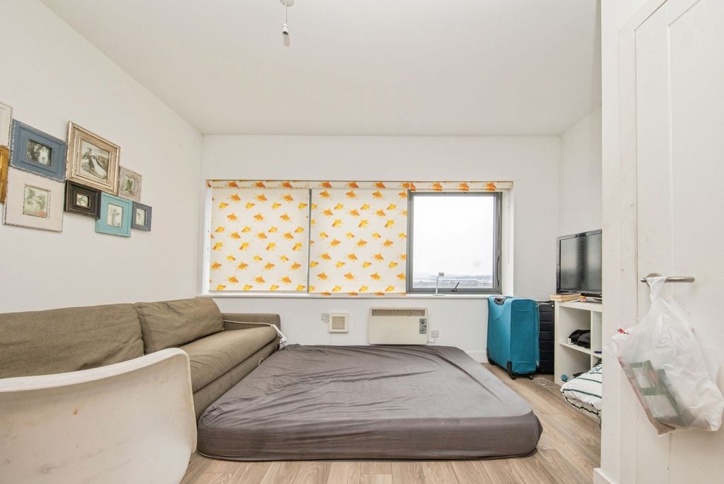 Property photo 3 of 8 Pbox-Img.Jpg