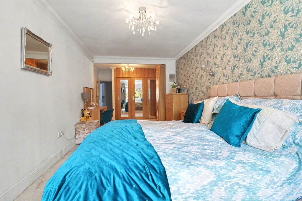 Additional image 11 of 4 bed detached bungalow for saleBotley Road, West End SO30