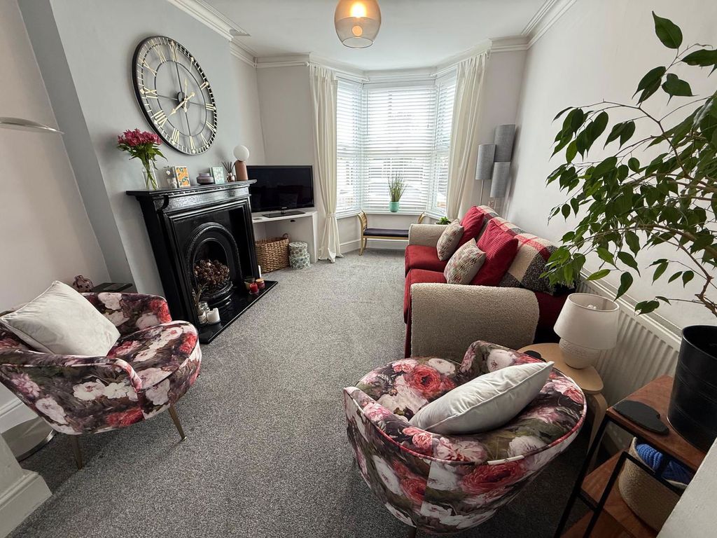 Property photo 2 of 13