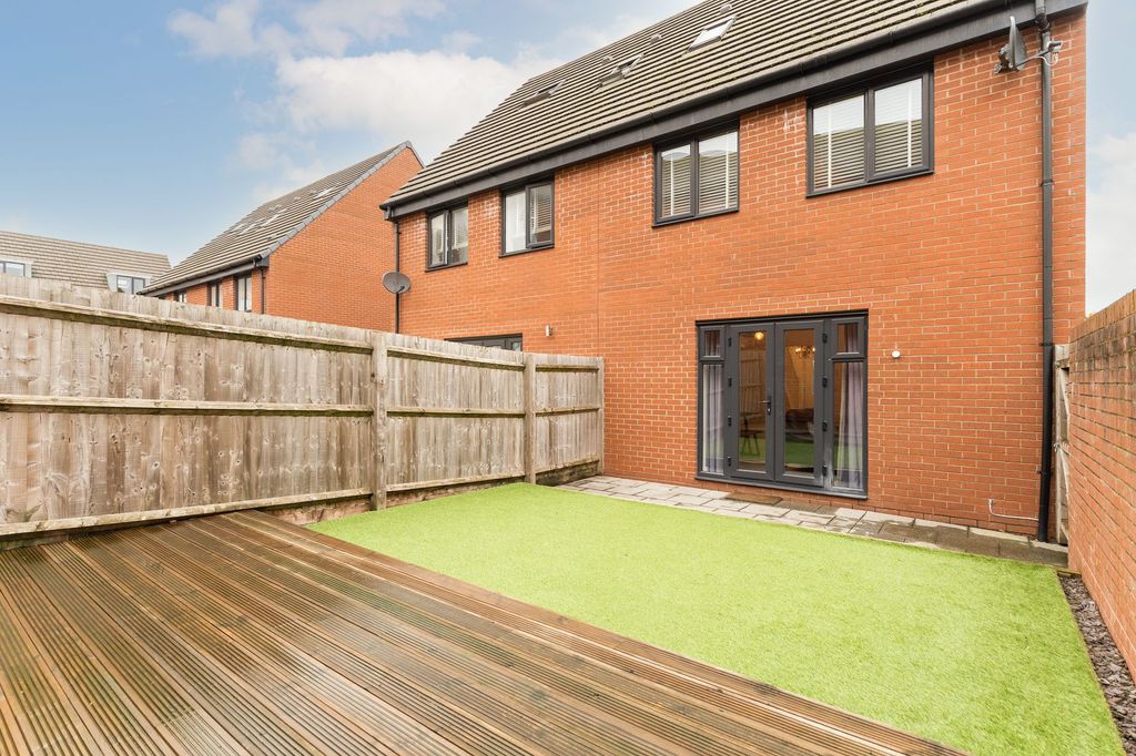 Property photo 2 of 25