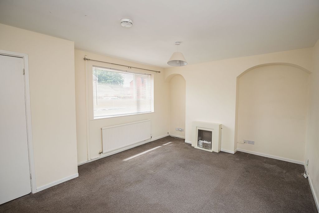 Property photo 3 of 18 Image00012