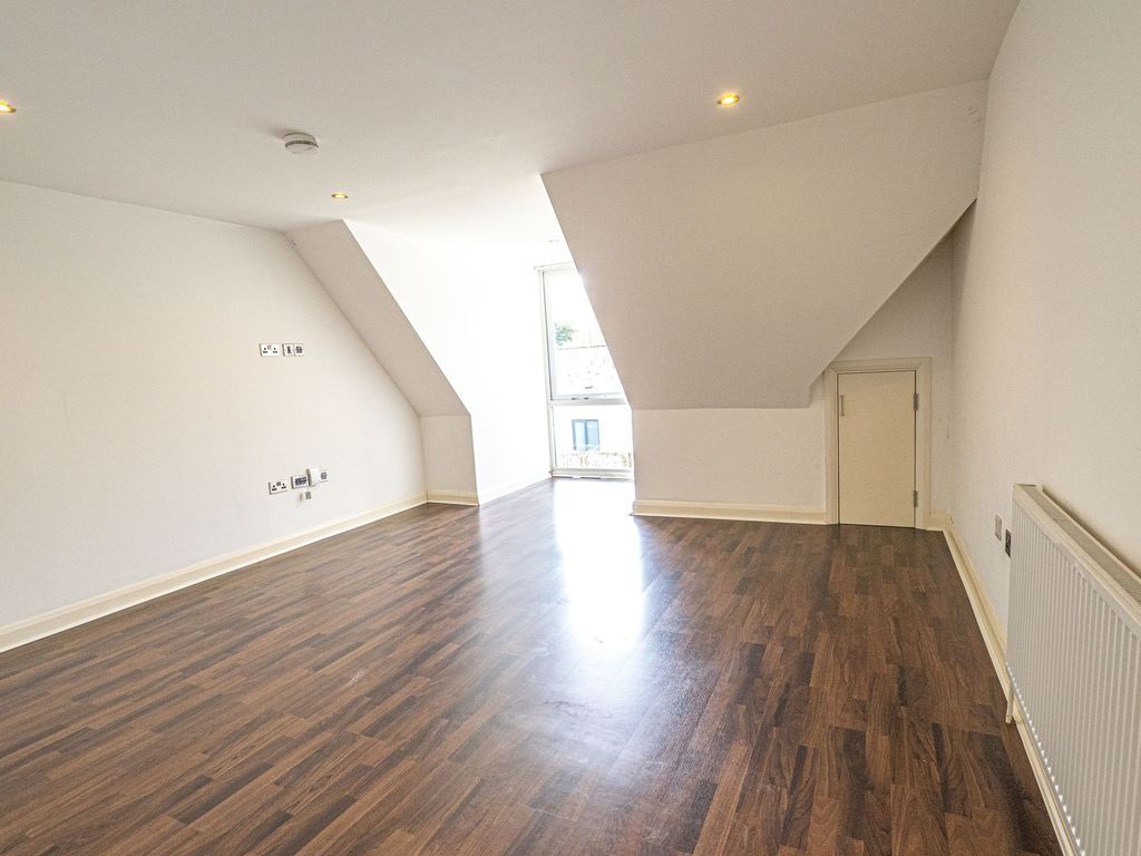 Property photo 3 of 14 Lounge