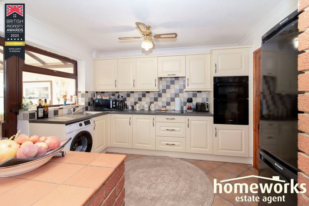 Property photo 3 of 17