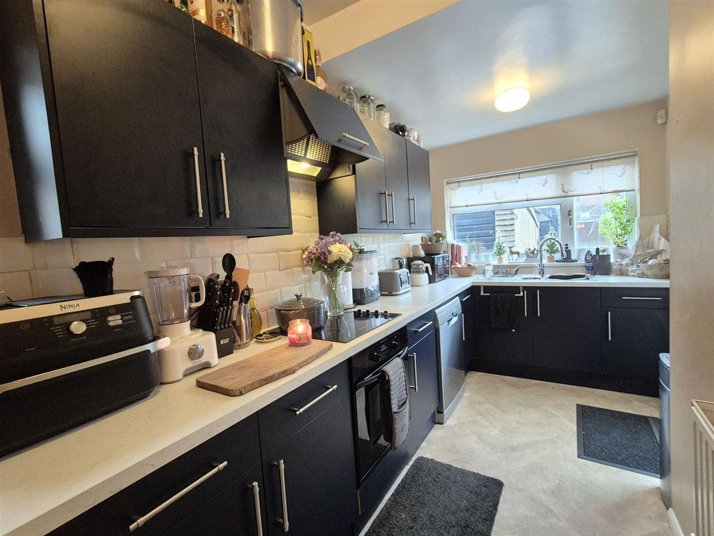 Property photo 2 of 14 Kitchen