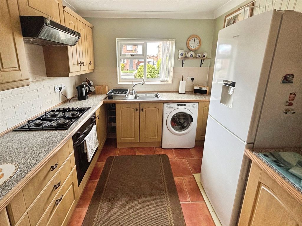 Property photo 3 of 16 Kitchen