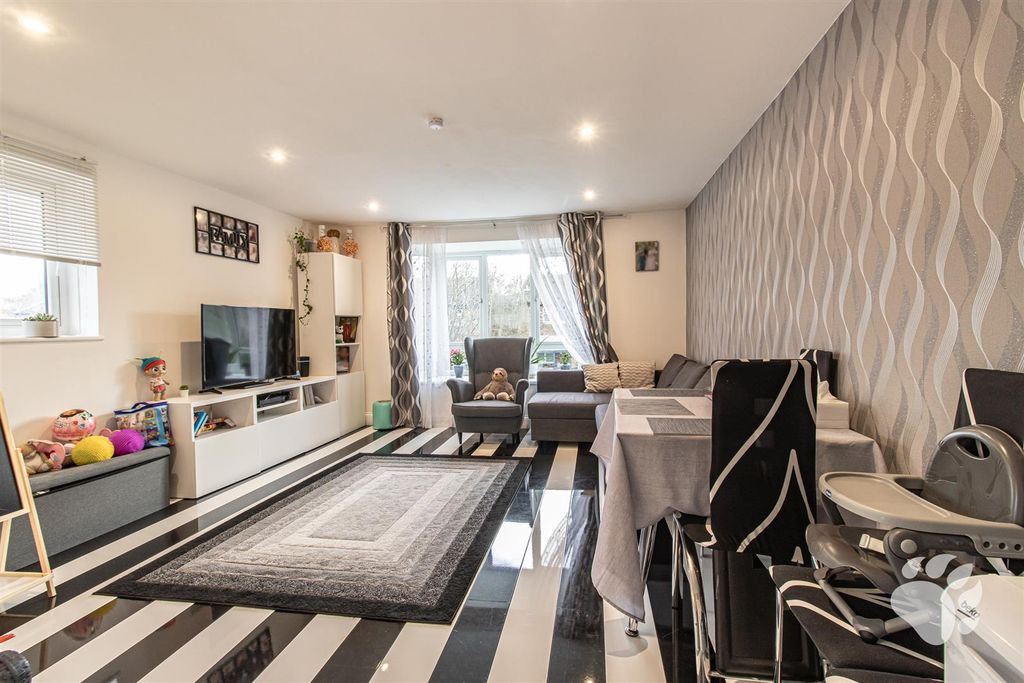 Property photo 2 of 17 Lounge/Diner