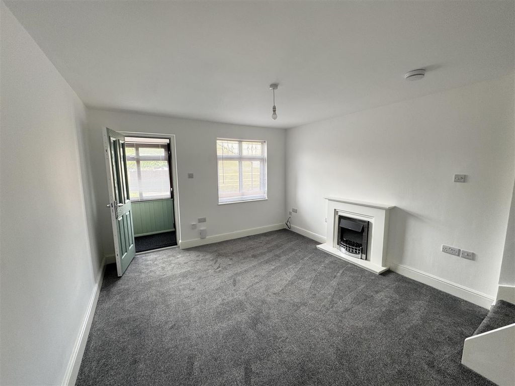 Property photo 2 of 8 Lounge