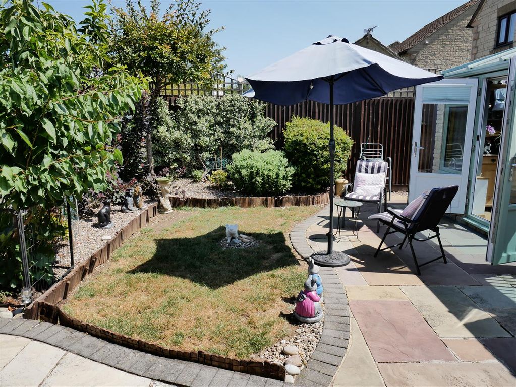 Property photo 2 of 15 Central Garden Area
