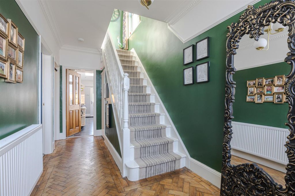 Property photo 2 of 24 Entrance