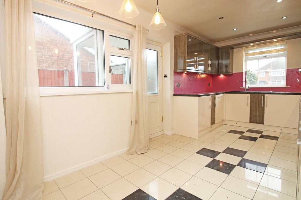 Property photo 3 of 25