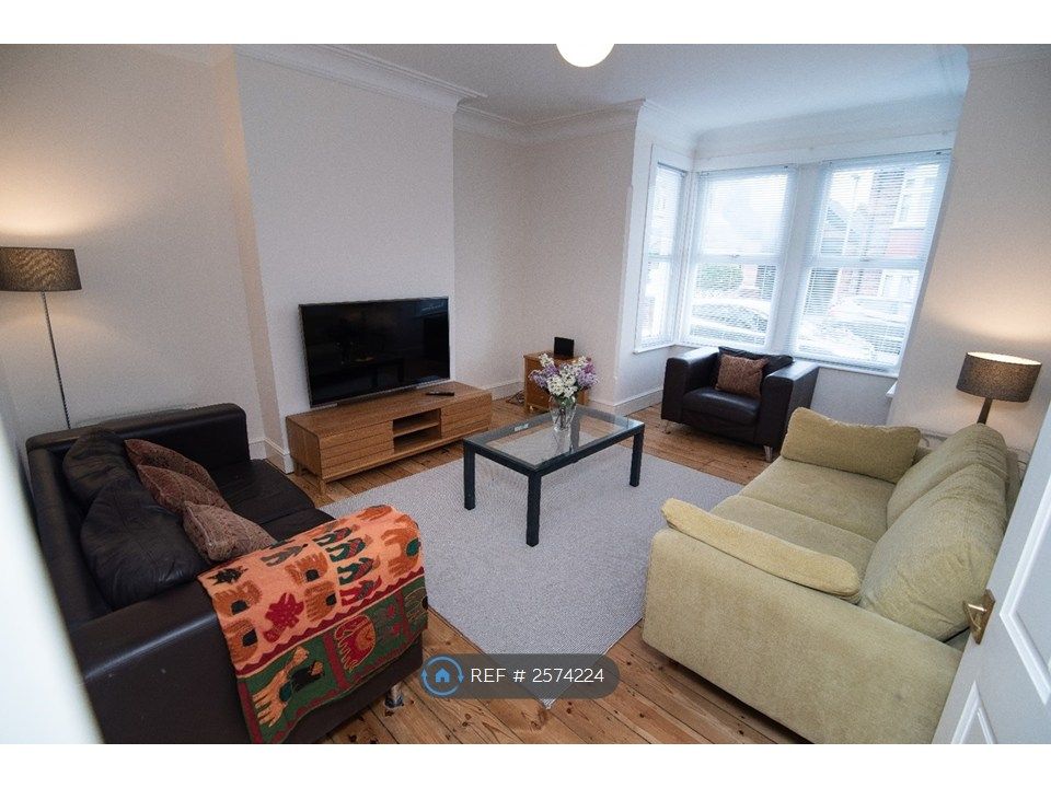 Property photo 1 of 14 Lounge