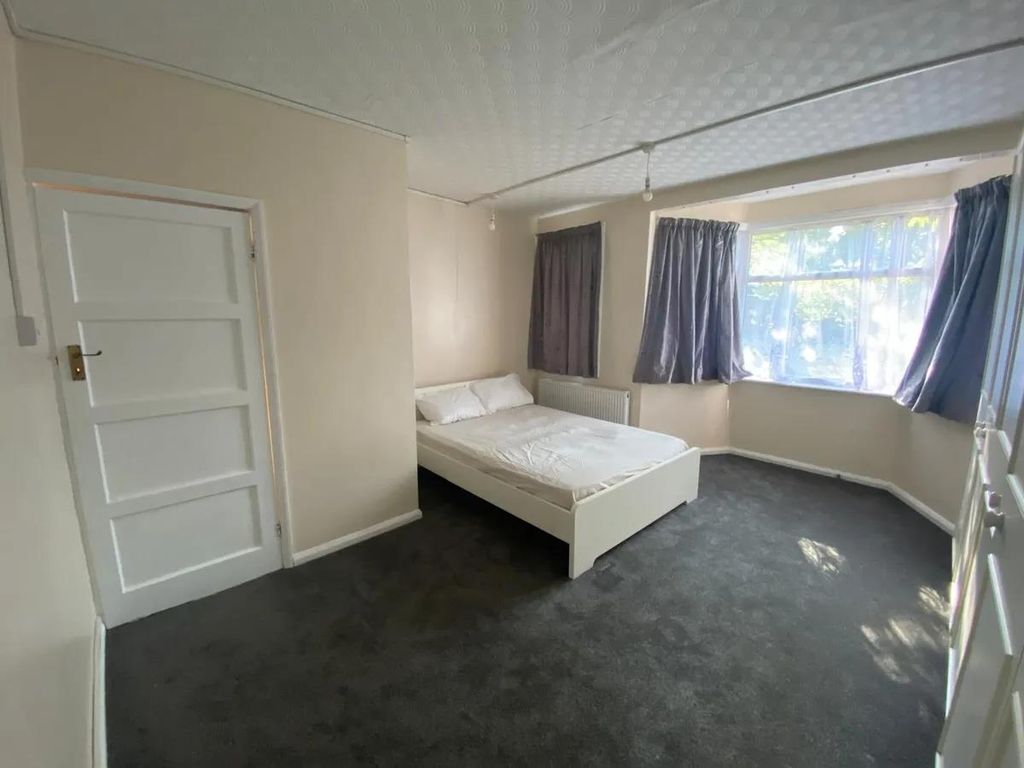 Property photo 3 of 7 Bedroom 1.