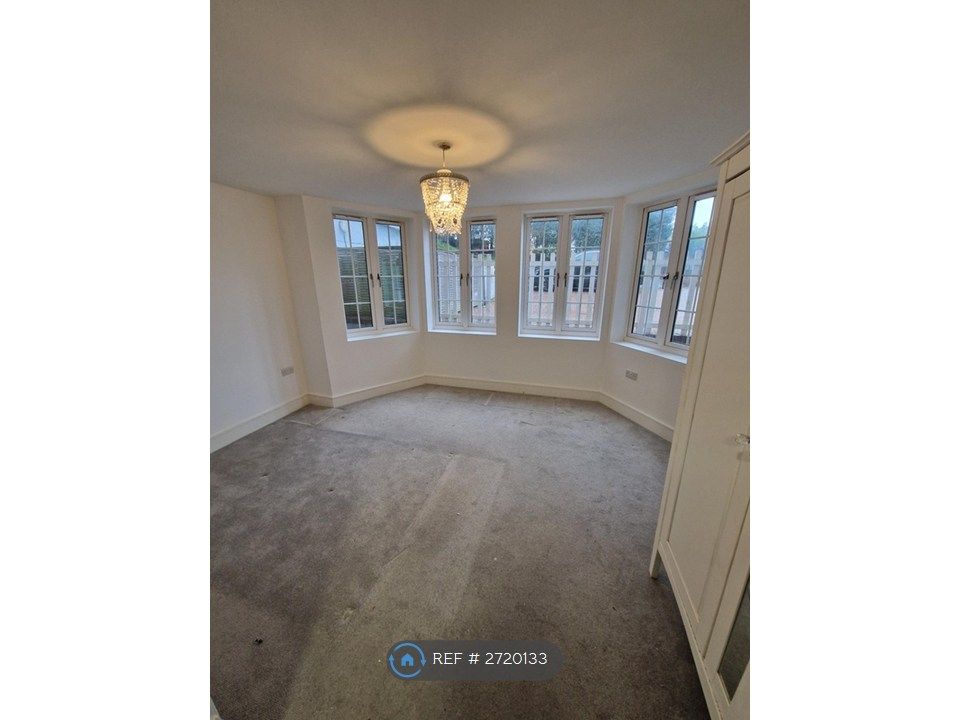 Property photo 3 of 6 Master Bedroom