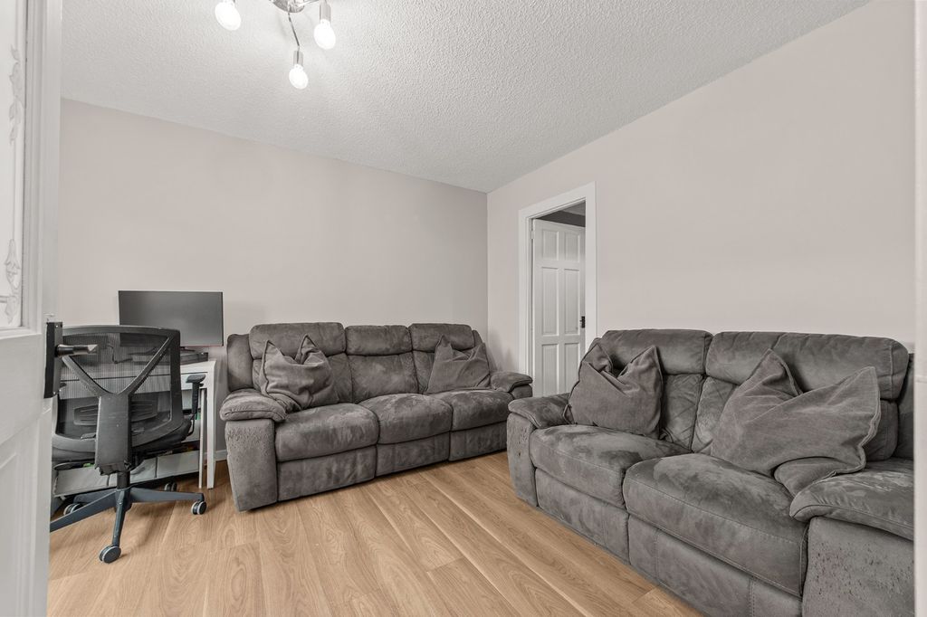 Property photo 3 of 16 5187557