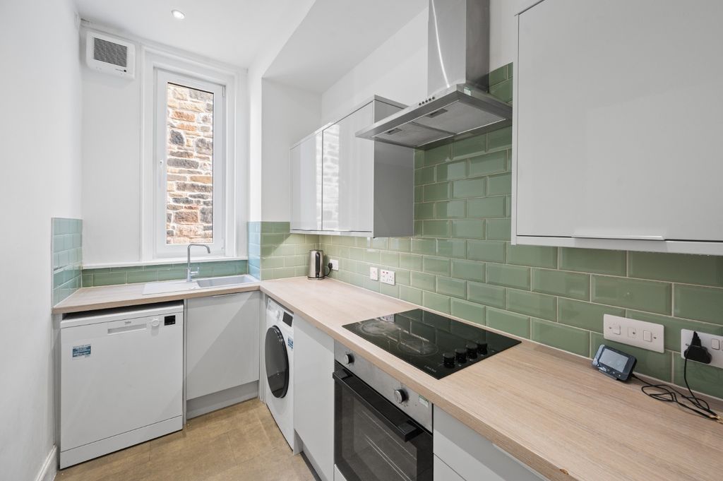 Property photo 2 of 40