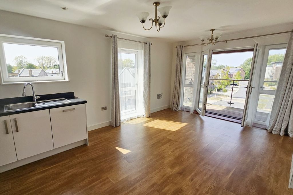 Property photo 1 of 19 Sitting Room