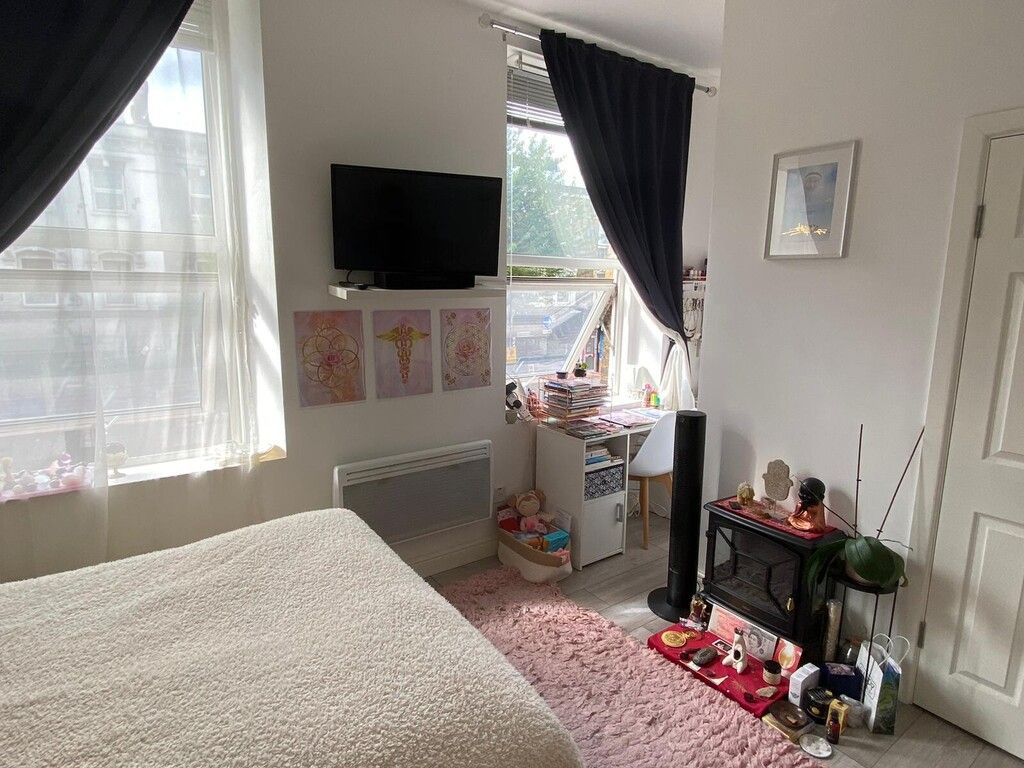Property photo 2 of 9 Studio