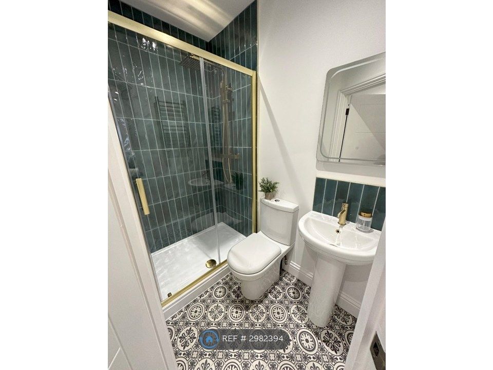 Property photo 3 of 18 Room 2