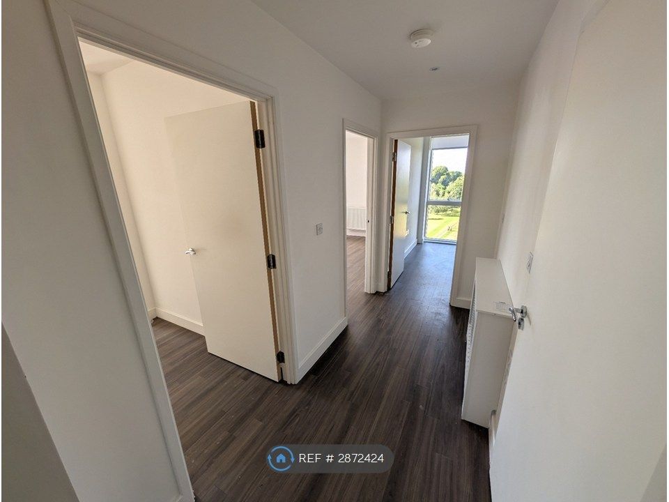 Property photo 3 of 7 Hallway