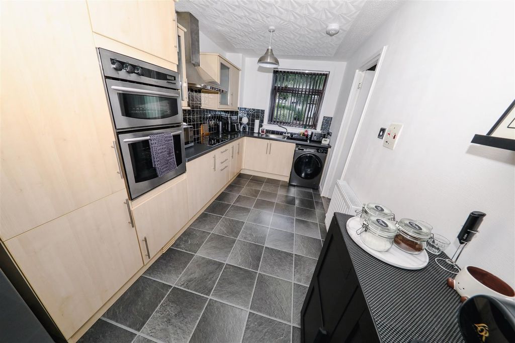 Property photo 3 of 16 C