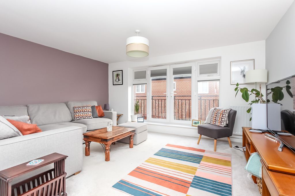 Property photo 2 of 15 Lounge