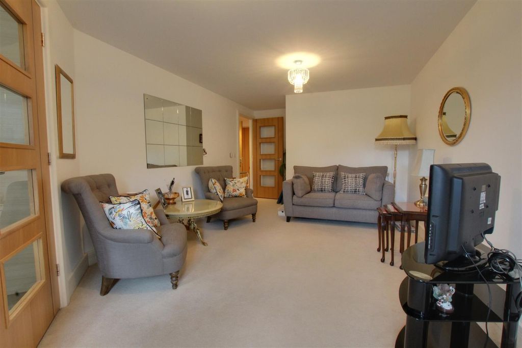 Property photo 3 of 12