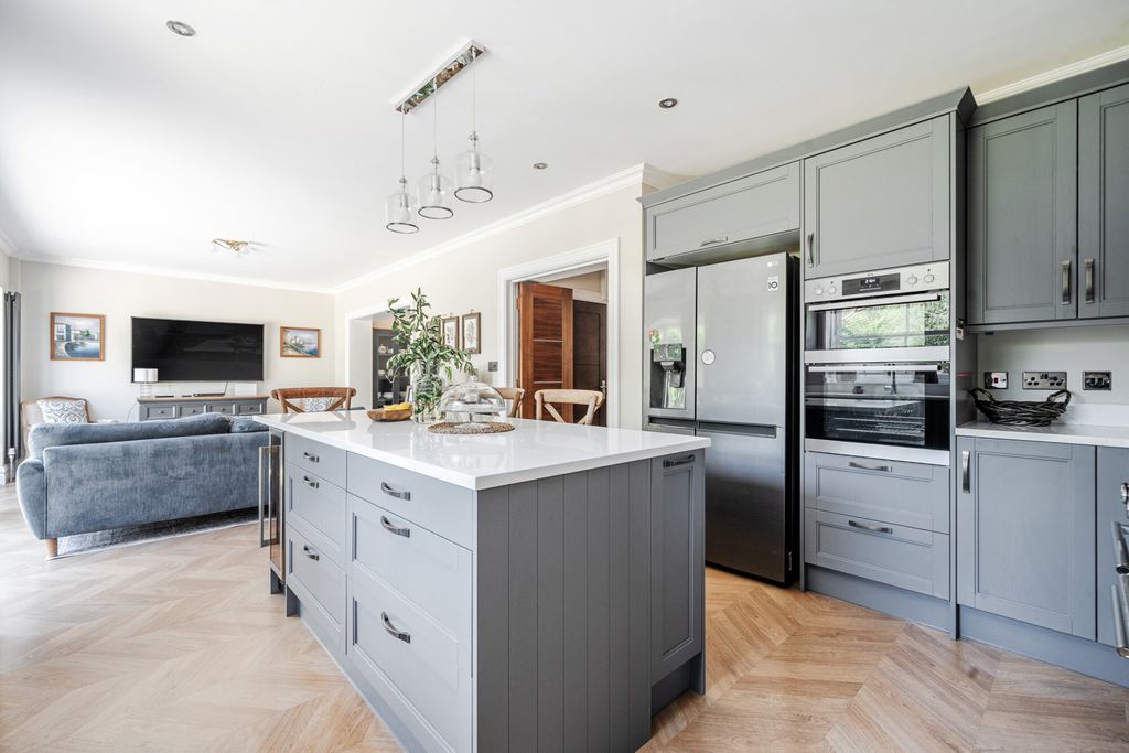 Property photo 3 of 38 1483309-35-6A5502...