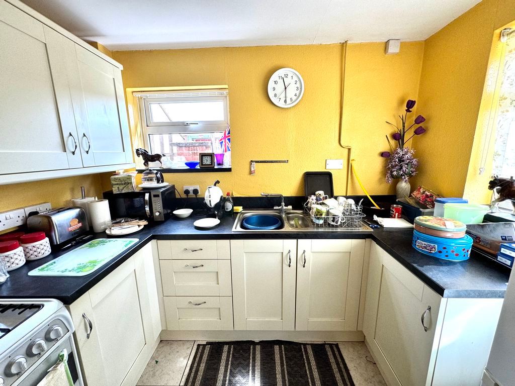 Property photo 3 of 8 Photo 7