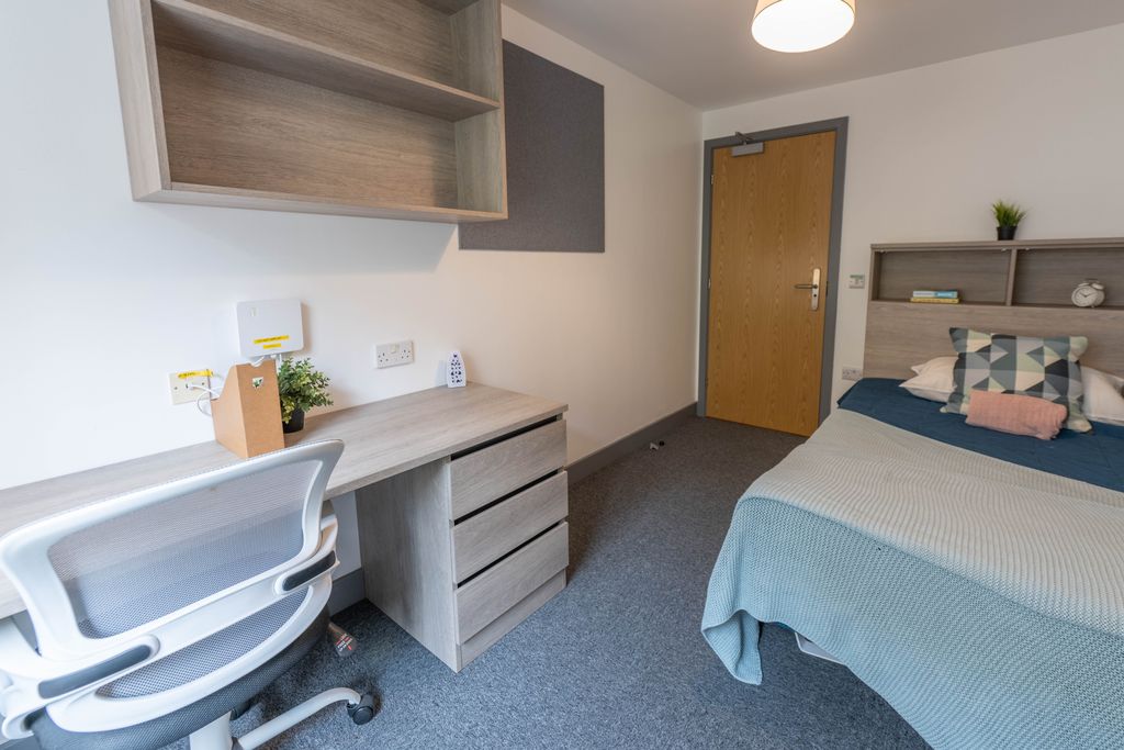 Property photo 1 of 1 Essential Sea Collection All Bills Included