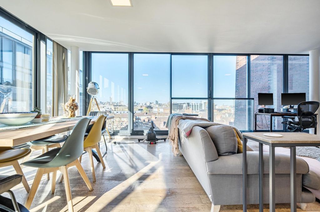 Property photo 2 of 20