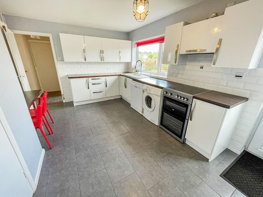 2 bed detached bungalow for saleSt. Stephens Crescent, Brandon IP27 photo 5
