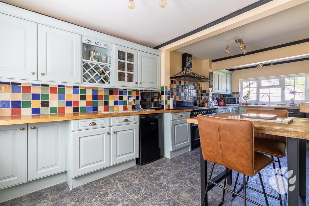 Property photo 3 of 33 Kitchen