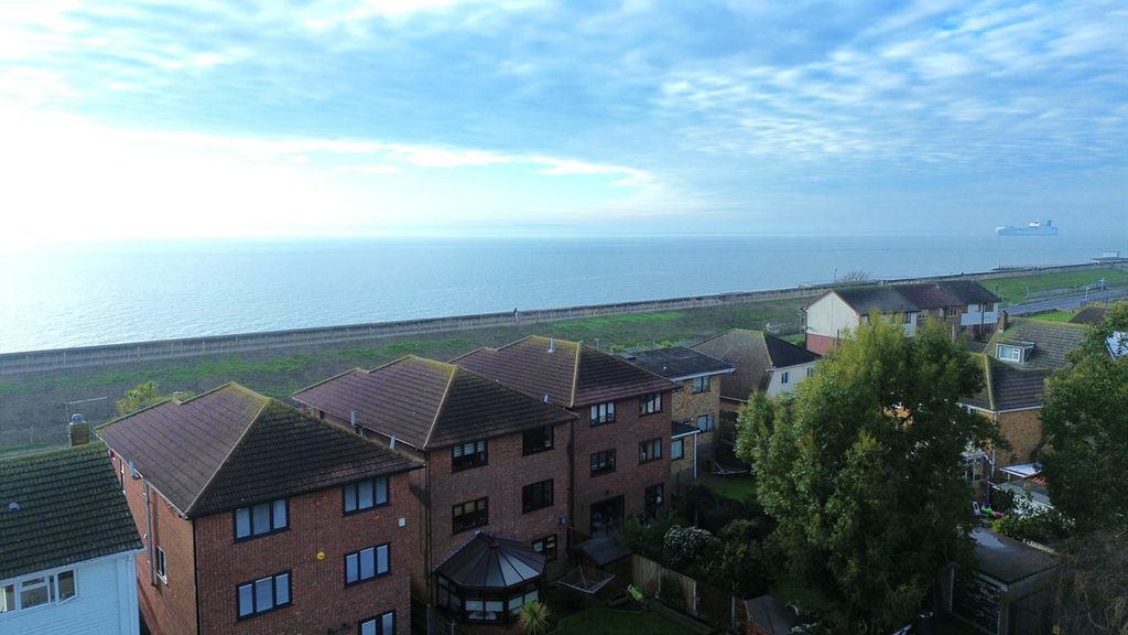 Property photo 2 of 32