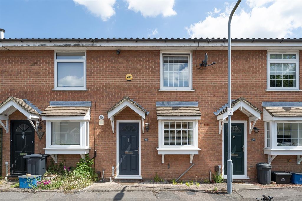 Property photo 1 of 22 Greenstone Mews, E11