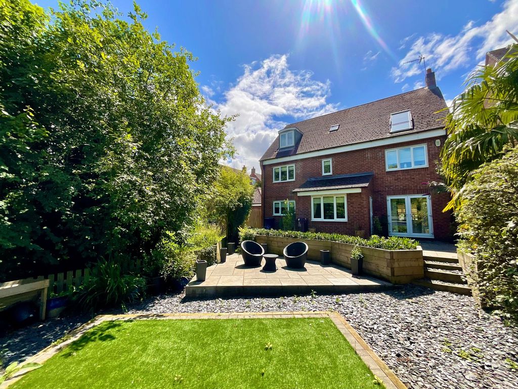 Property photo 2 of 23