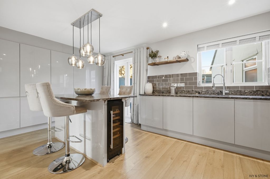 Property photo 1 of 27 4750250