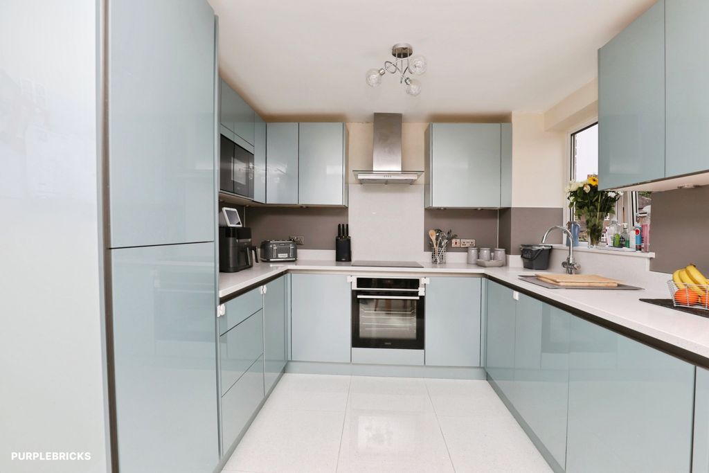 Property photo 1 of 21 Kitchen