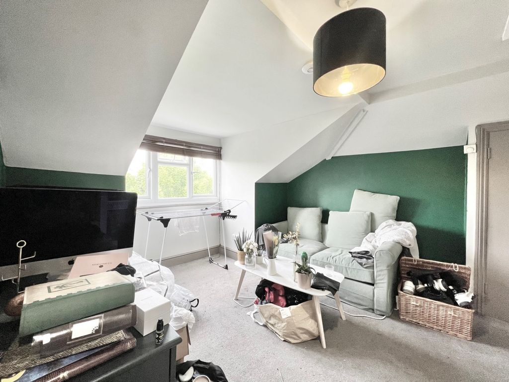 Property photo 1 of 10 Fordwych Road Nw2