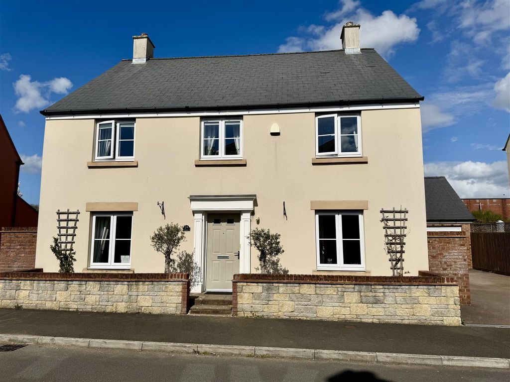 Property photo 1 of 34 Merton Green