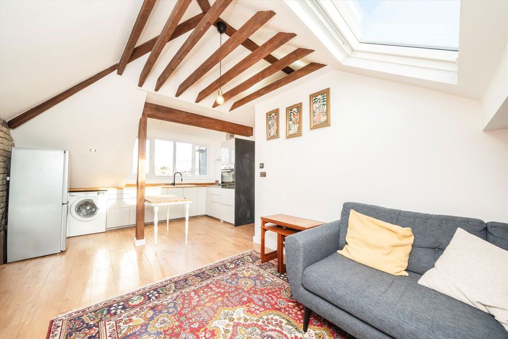 Property photo 3 of 7