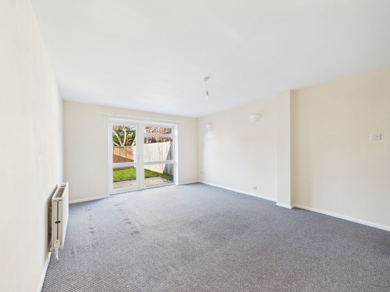 Property photo 3 of 8 Lounge