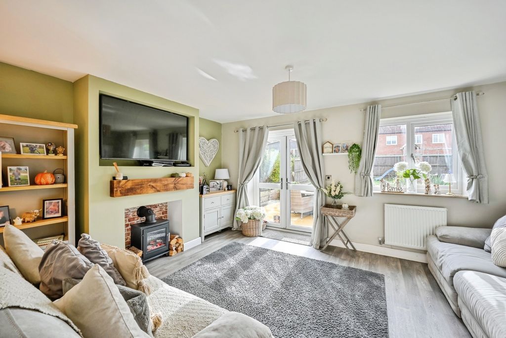 Property photo 2 of 12 Lounge