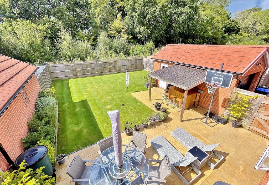 Property photo 1 of 20 Picture No. 04