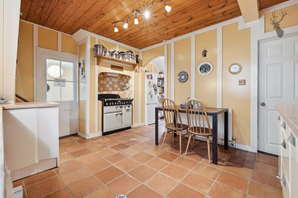 Property photo 3 of 28