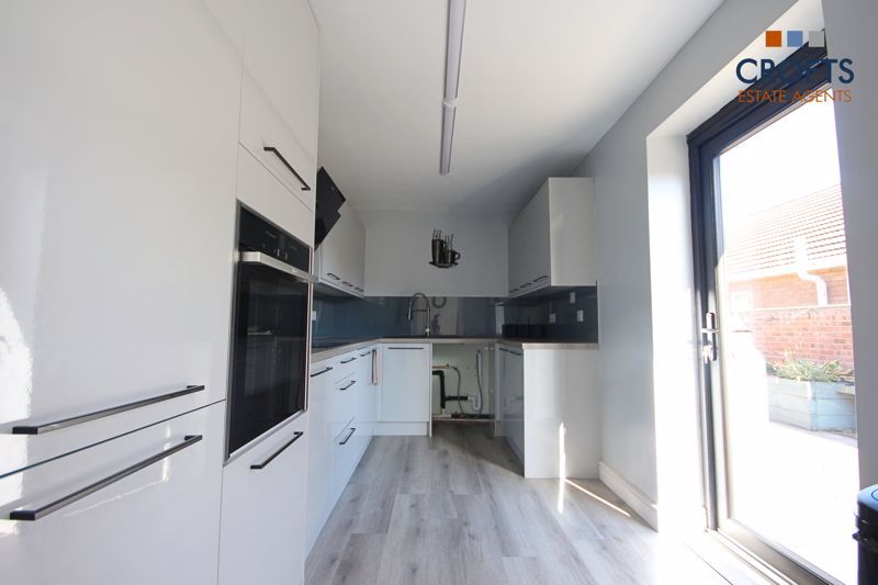 Property photo 3 of 12 Kitchen