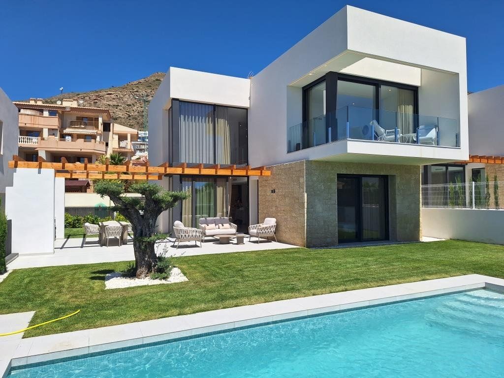 Property photo 1 of 32 Modern Villa In Sierra Cortina Benidorm